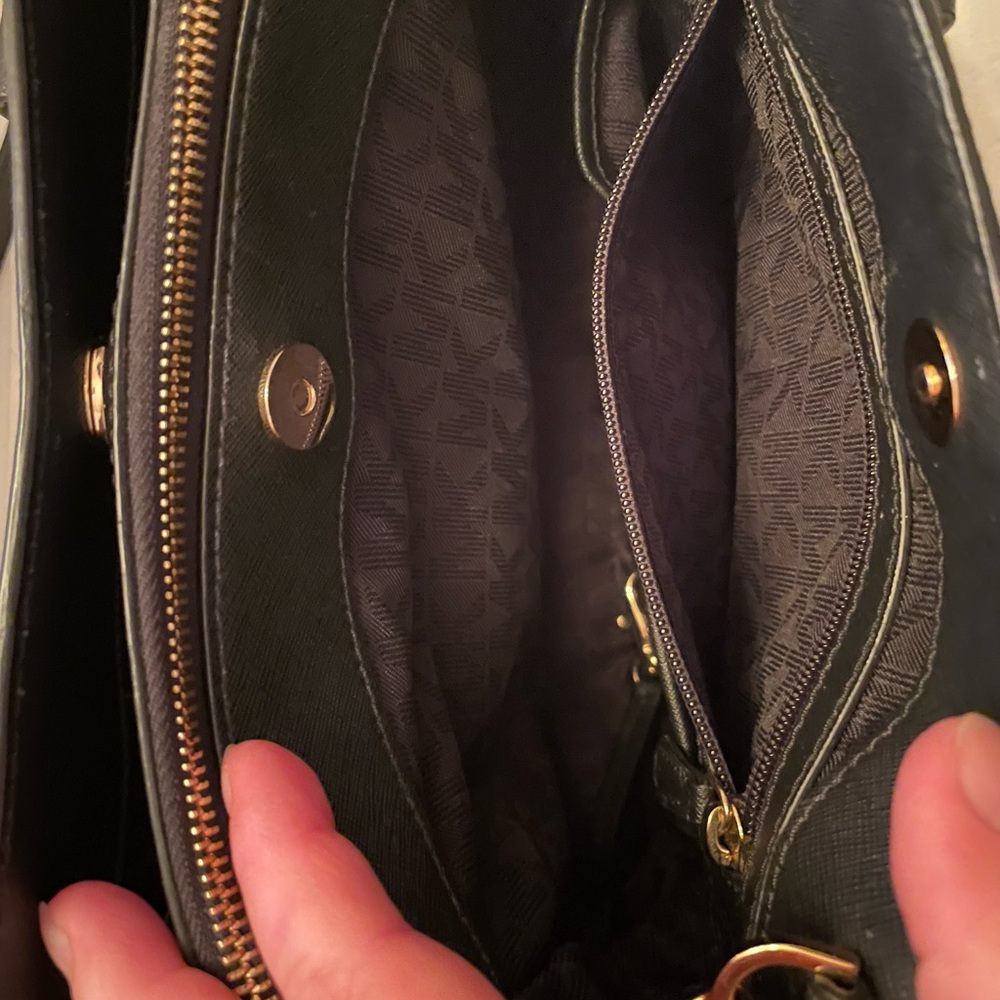 Michael Kors purse. - Picture 5 of 6